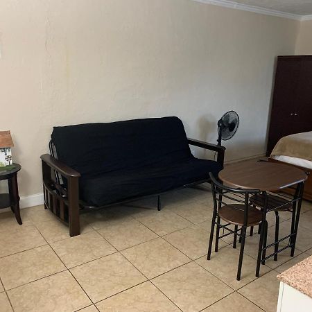 Апартаменты Quiet Cozy Efficiency Голливуд Экстерьер фото